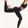 2 pares de meias acolchoadas de mistura de algodão para ioga e pilates com tiras cruzadas 2 pares de meias acolchoadas de mistura de algodão para ioga e pilates com tiras cruzadas