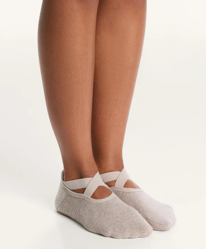 2 pares de meias acolchoadas de mistura de algodão para ioga e pilates com tiras cruzadas 2 pares de meias acolchoadas de mistura de algodão para ioga e pilates com tiras cruzadas