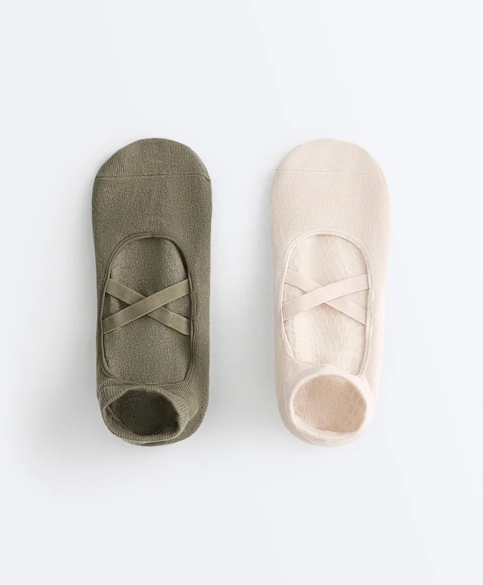 2 pares de meias de algodão misto para ioga e pilates com tiras cruzadas 2 pares de meias de algodão misto para ioga e pilates com tiras cruzadas