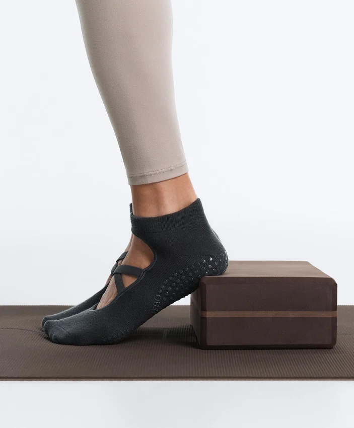 2 pares de meias de mistura de algodão para ioga e pilates com tiras cruzadas 2 pares de meias de mistura de algodão para ioga e pilates com tiras cruzadas