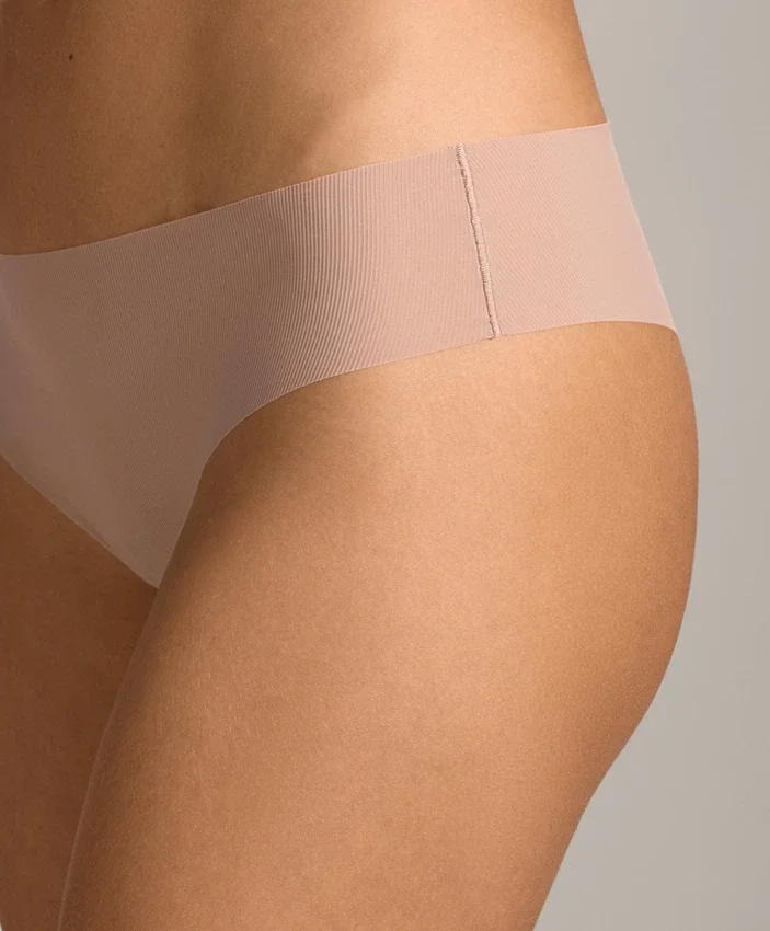 5 Cuecas brasileiras invisíveis com nervuras finas em mistura de poliamida, cortadas a laser 5 Cuecas brasileiras invisíveis com nervuras finas em mistura de poliamida, cortadas a laser
