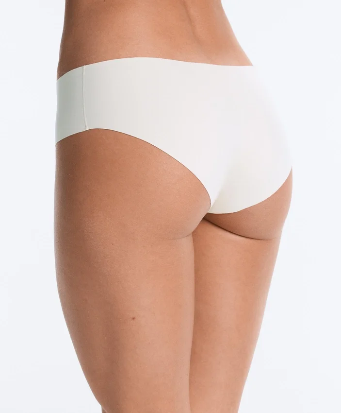 5 cuecas hipster invisíveis em mistura de poliamida com corte a laser 5 cuecas hipster invisíveis em mistura de poliamida com corte a laser