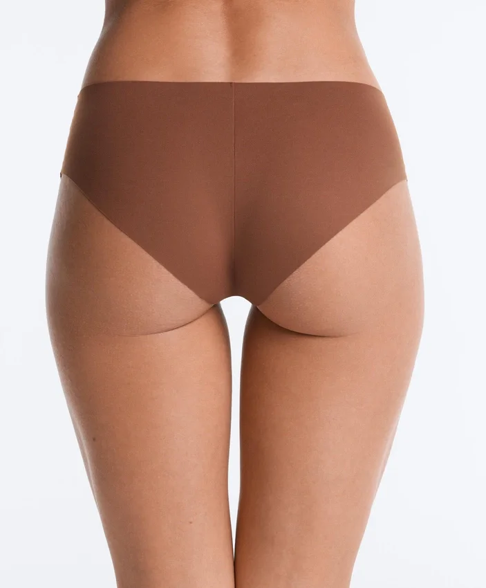 5 cuecas hipster invisíveis em mistura de poliamida com corte a laser 5 cuecas hipster invisíveis em mistura de poliamida com corte a laser