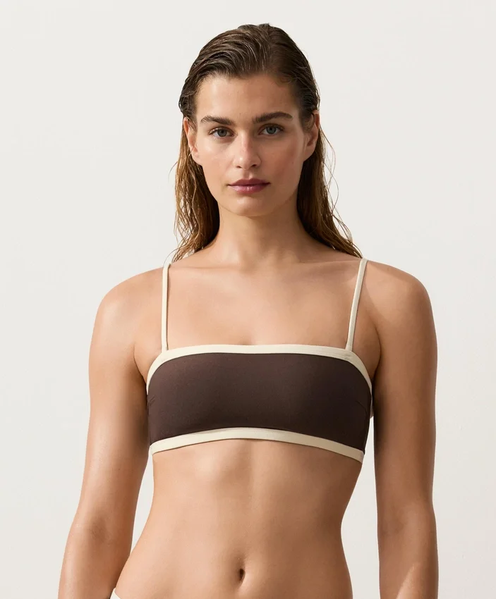 Biquíni bandeau com acabamento contrastante Biquíni bandeau com acabamento contrastante