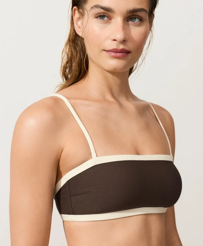 Biquíni bandeau com acabamento contrastante Biquíni bandeau com acabamento contrastante