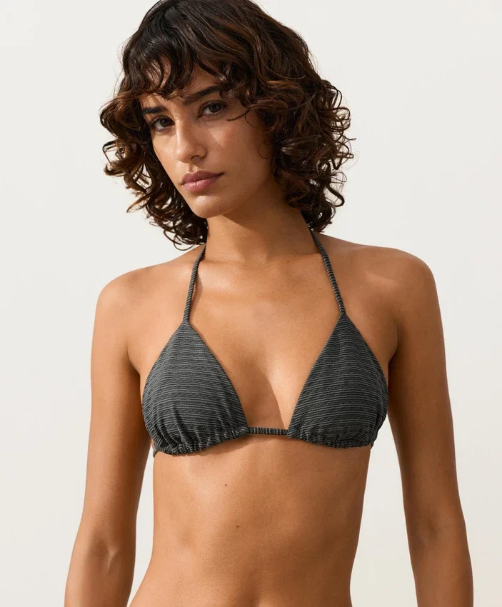 Biquíni triangular em jacquard com efeito lavado Biquíni triangular em jacquard com efeito lavado