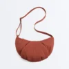 Bolsa a tiracolo acolchoada com textura Bolsa a tiracolo acolchoada com textura