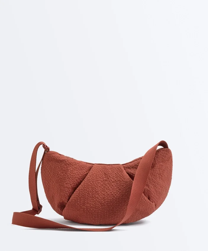 Bolsa a tiracolo acolchoada com textura Bolsa a tiracolo acolchoada com textura