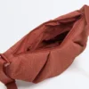 Bolsa a tiracolo acolchoada com textura Bolsa a tiracolo acolchoada com textura