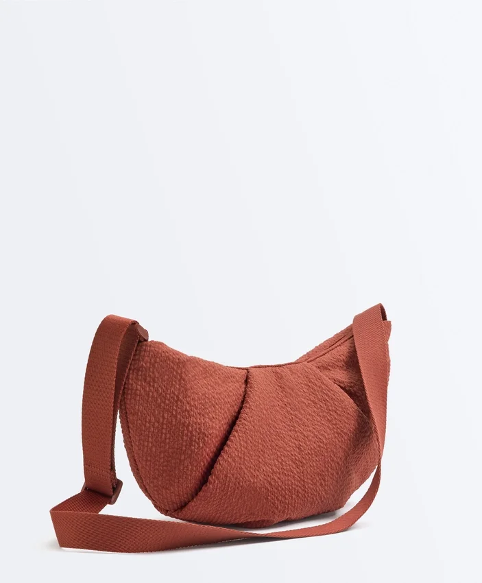 Bolsa a tiracolo acolchoada com textura Bolsa a tiracolo acolchoada com textura
