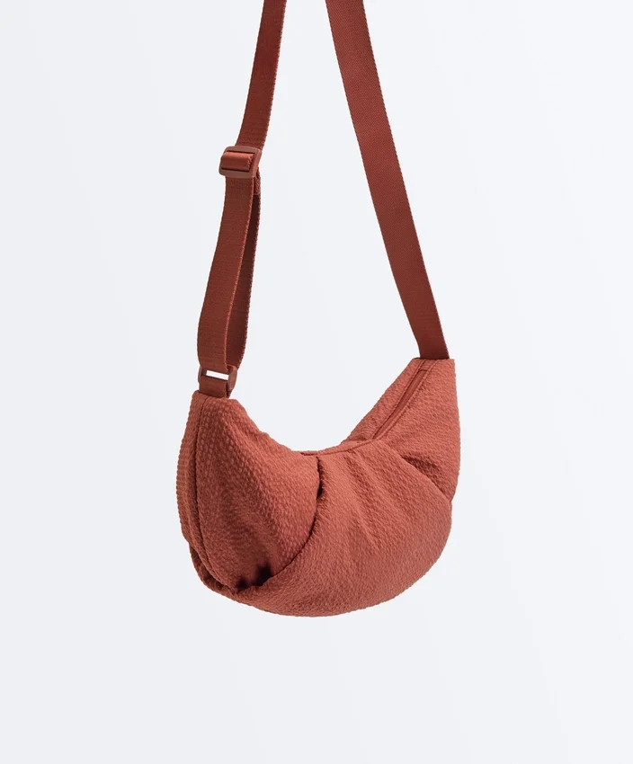 Bolsa a tiracolo acolchoada com textura Bolsa a tiracolo acolchoada com textura