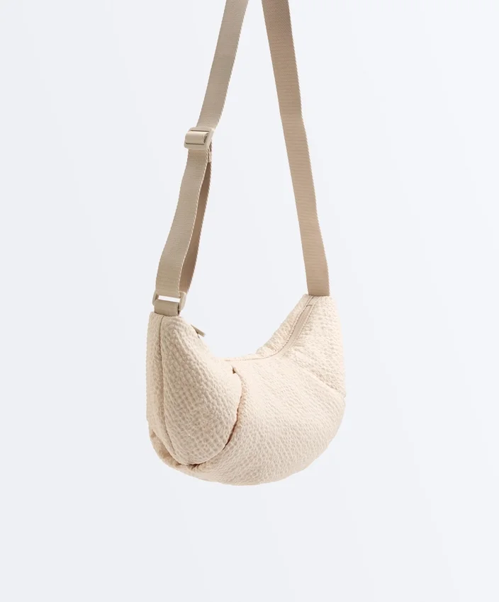 Bolsa a tiracolo acolchoada com textura Bolsa a tiracolo acolchoada com textura