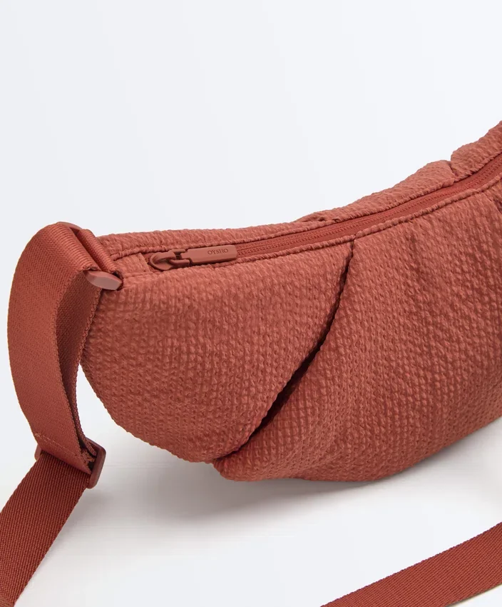 Bolsa a tiracolo acolchoada com textura Bolsa a tiracolo acolchoada com textura
