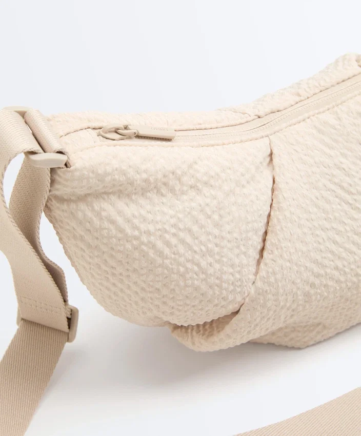 Bolsa a tiracolo acolchoada com textura Bolsa a tiracolo acolchoada com textura