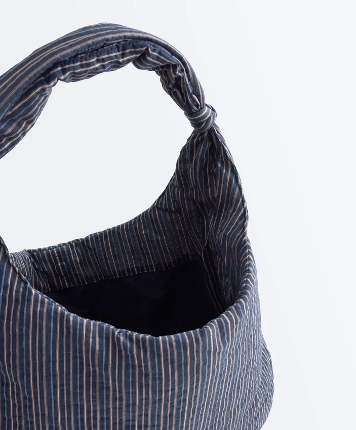Bolsa às riscas com nó Bolsa às riscas com nó