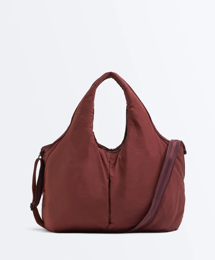 Bolsa tipo shopper com acabamentos contrastantes Bolsa tipo shopper com acabamentos contrastantes