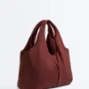 Bolsa tipo shopper com acabamentos contrastantes Bolsa tipo shopper com acabamentos contrastantes