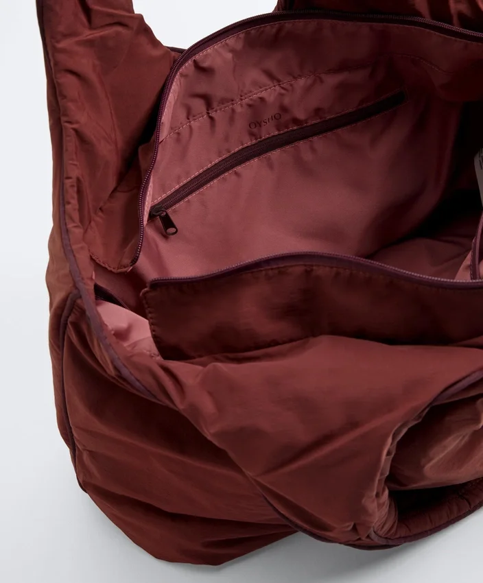 Bolsa tipo shopper com acabamentos contrastantes Bolsa tipo shopper com acabamentos contrastantes