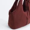 Bolsa tipo shopper com acabamentos contrastantes Bolsa tipo shopper com acabamentos contrastantes