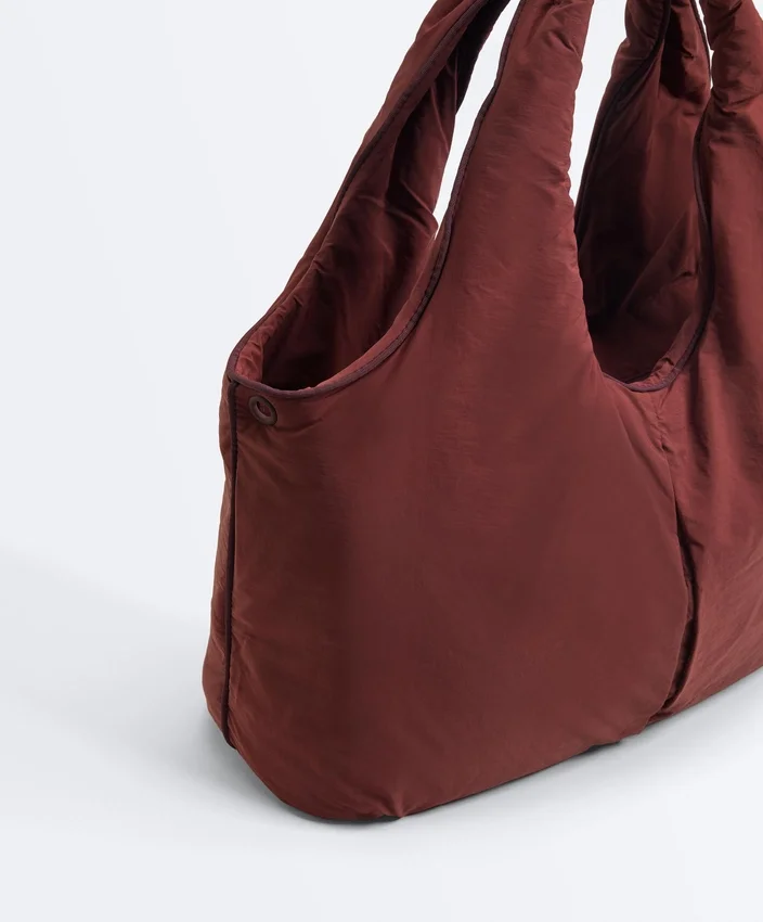 Bolsa tipo shopper com acabamentos contrastantes Bolsa tipo shopper com acabamentos contrastantes