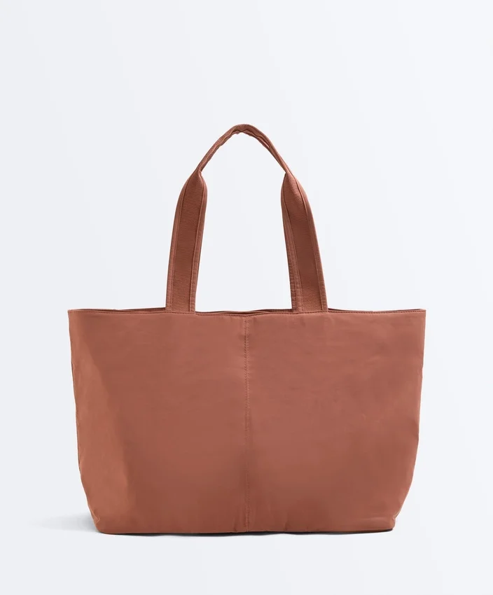 Bolsa tipo shopper macia com fecho Bolsa tipo shopper macia com fecho