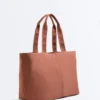 Bolsa tipo shopper macia com fecho Bolsa tipo shopper macia com fecho