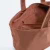 Bolsa tipo shopper macia com fecho Bolsa tipo shopper macia com fecho