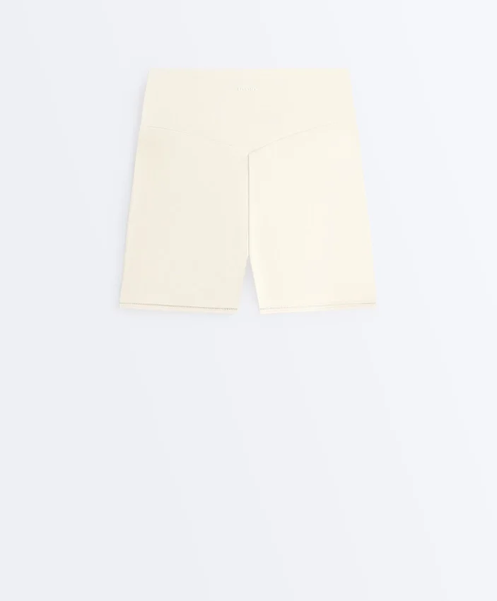 Calças curtas Comfortlux de cintura alta com 10 cm e detalhe em renda Calças curtas Comfortlux de cintura alta com 10 cm e detalhe em renda