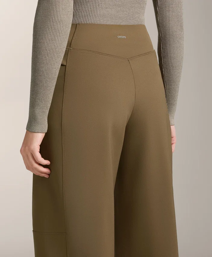 Calças de cintura alta com efeito neoprene e perna reta Calças de cintura alta com efeito neoprene e perna reta