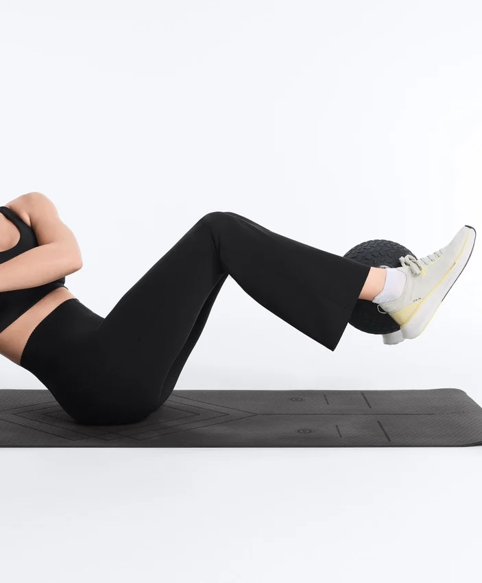 Calças de cintura alta, compressivas e com corte largo Calças de cintura alta, compressivas e com corte largo