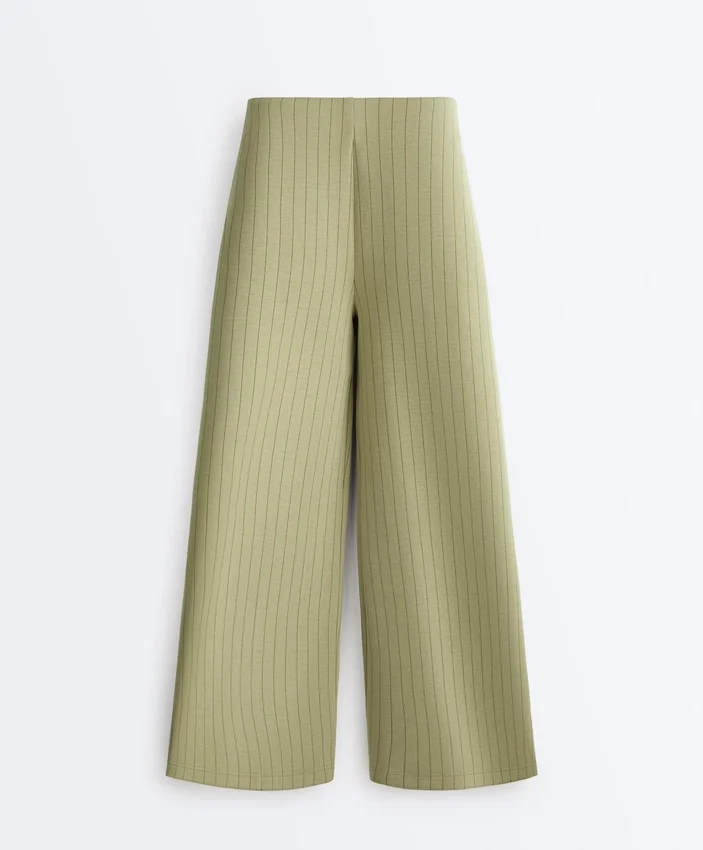 Calças de cintura alta, perna larga e riscas finas, de toque Soft Touch Calças de cintura alta, perna larga e riscas finas, de toque Soft Touch