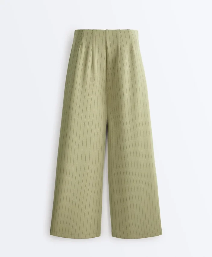 Calças de cintura alta, perna larga e riscas finas, de toque Soft Touch Calças de cintura alta, perna larga e riscas finas, de toque Soft Touch