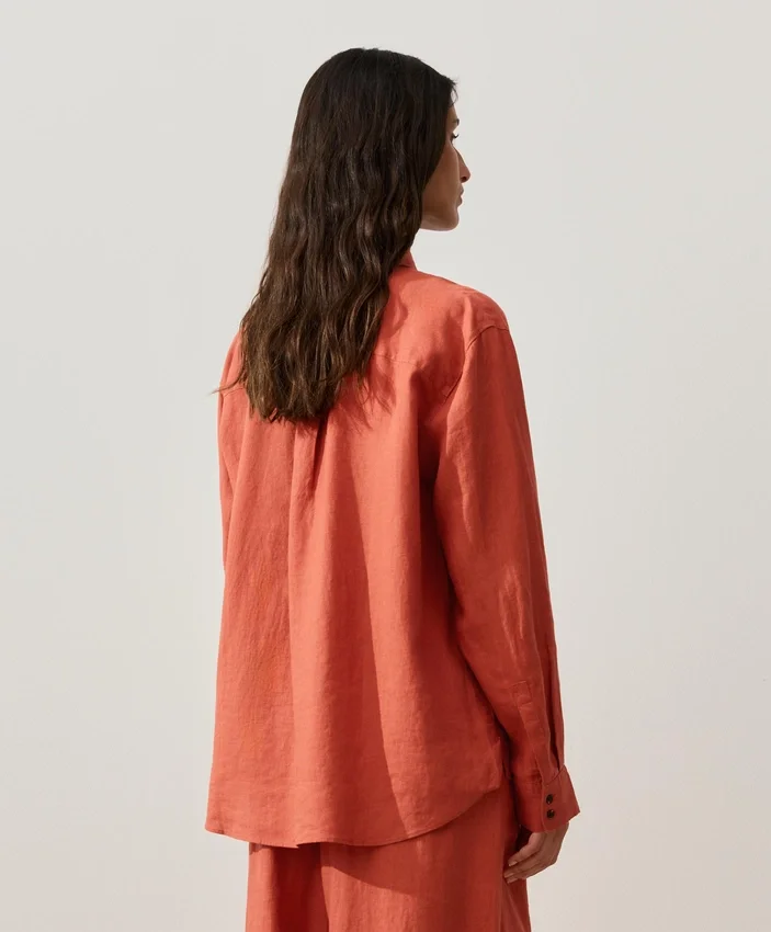 Camisas 100% linho com bolsos Camisas 100% linho com bolsos