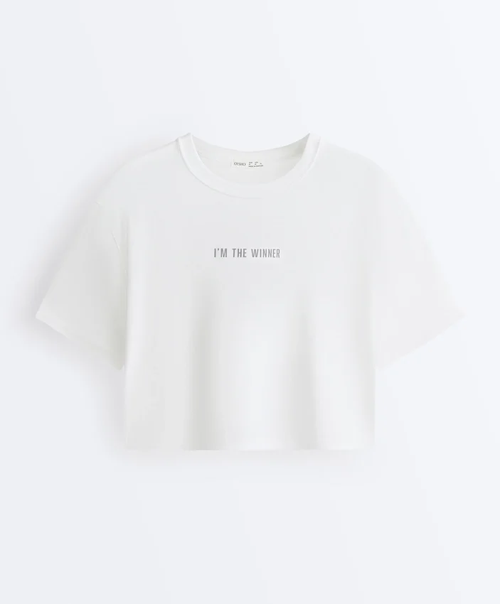 Camisas curtas e largas em mistura de algodão com slogan Camisas curtas e largas em mistura de algodão com slogan
