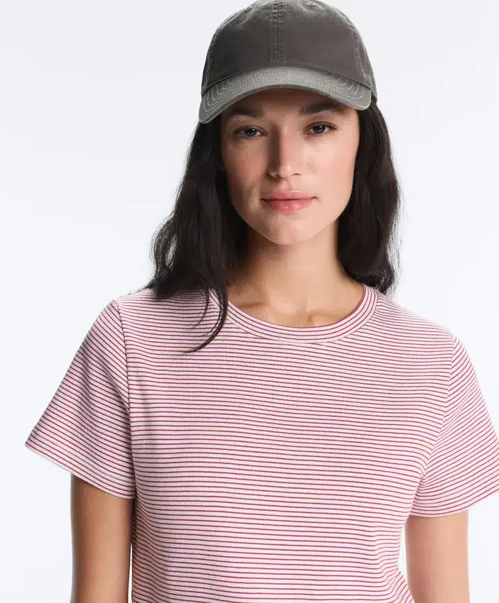 Camisas de manga curta com corte regular, em mistura de algodão e padrão às riscas Camisas de manga curta com corte regular, em mistura de algodão e padrão às riscas