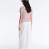 Camisas de manga curta com corte regular, em mistura de algodão e padrão às riscas Camisas de manga curta com corte regular, em mistura de algodão e padrão às riscas