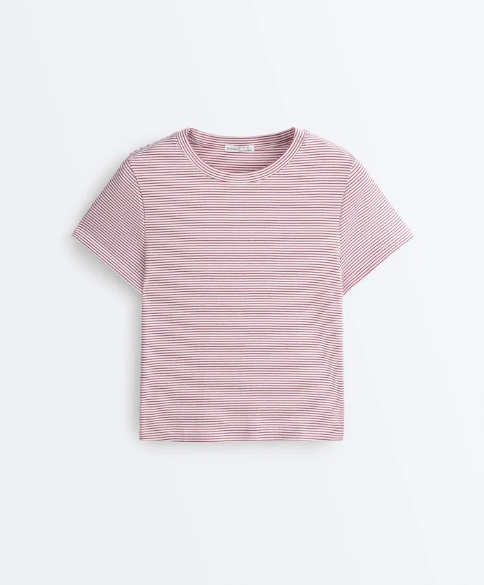Camisas de manga curta com corte regular, em mistura de algodão e padrão às riscas Camisas de manga curta com corte regular, em mistura de algodão e padrão às riscas