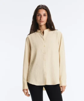 Camisas às riscas com gola alta em mistura de modal Camisas às riscas com gola alta em mistura de modal