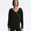 Camisola com corte cruzado, debrum em contraste e modal Camisola com corte cruzado, debrum em contraste e modal