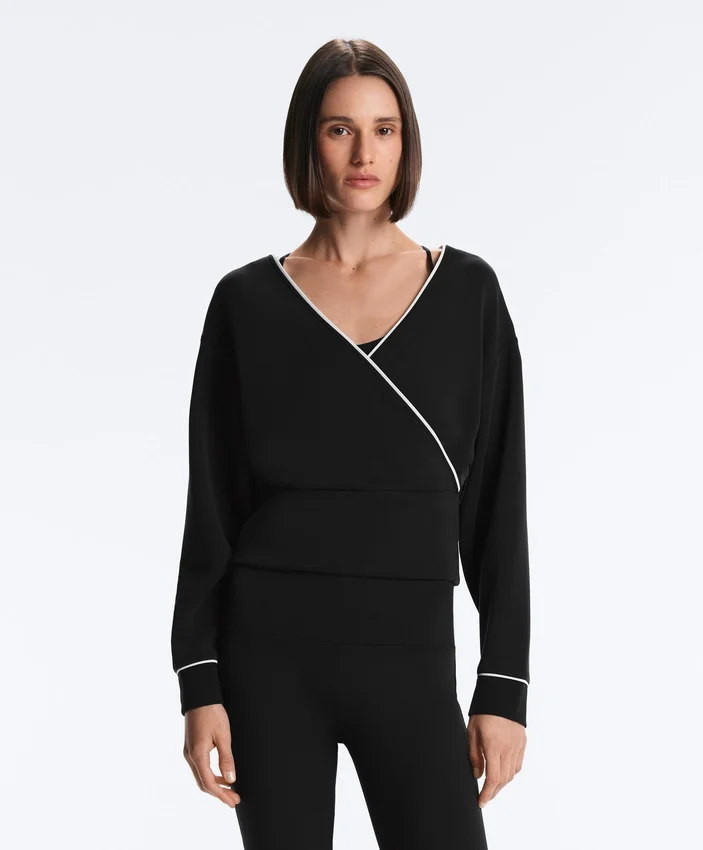 Camisola com corte cruzado, debrum em contraste e modal Camisola com corte cruzado, debrum em contraste e modal
