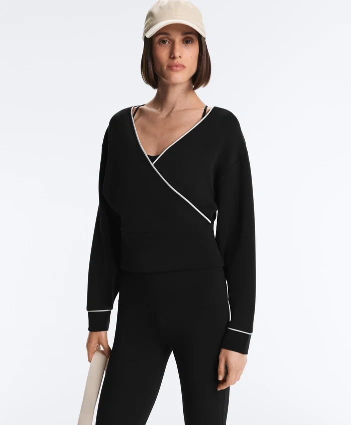 Camisola com corte cruzado, debrum em contraste e modal Camisola com corte cruzado, debrum em contraste e modal