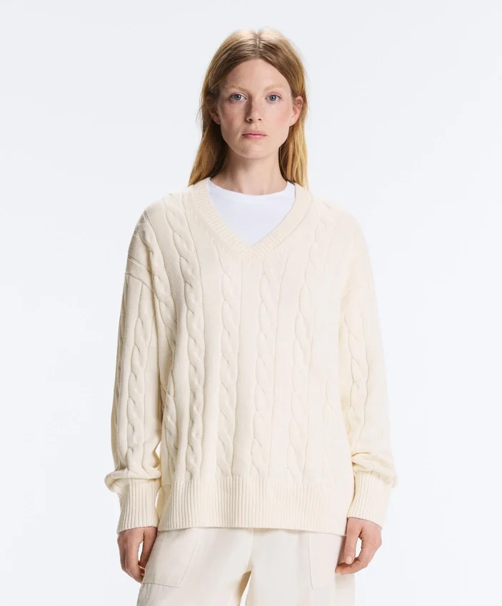 Camisola com decote em V em malha trançada 100% algodão Camisola com decote em V em malha trançada 100% algodão