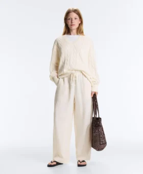 Camisola com decote em V em malha trançada 100% algodão Camisola com decote em V em malha trançada 100% algodão
