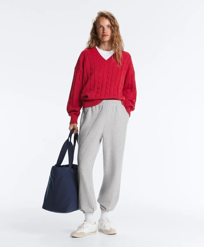 Camisola com decote em V em malha trançada 100% algodão Camisola com decote em V em malha trançada 100% algodão