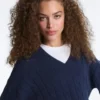 Camisola com decote em V em malha trançada 100% algodão Camisola com decote em V em malha trançada 100% algodão