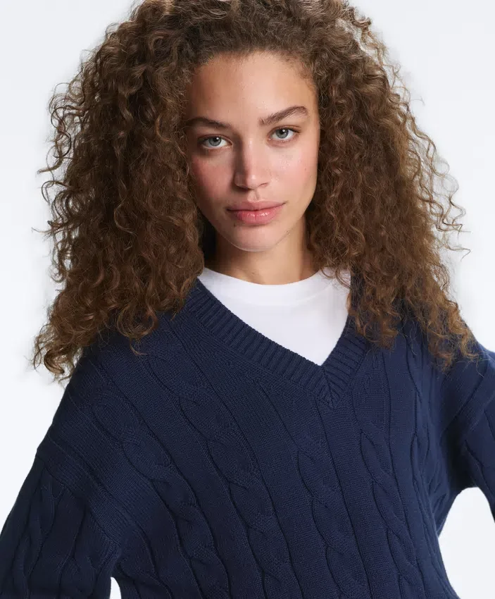 Camisola com decote em V em malha trançada 100% algodão Camisola com decote em V em malha trançada 100% algodão