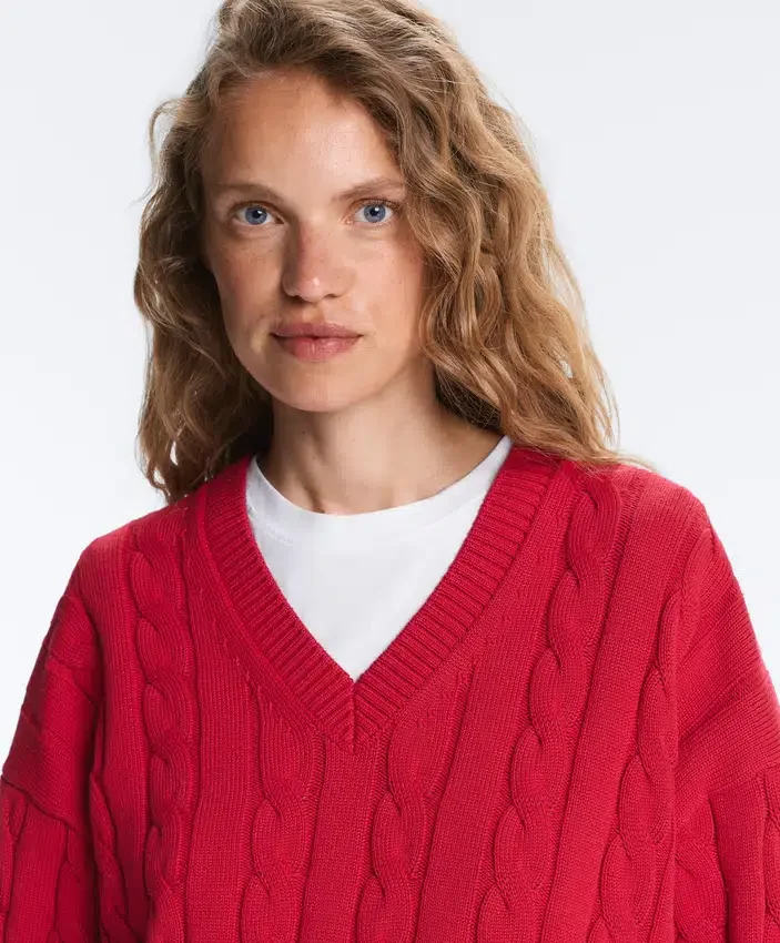 Camisola com decote em V em malha trançada 100% algodão Camisola com decote em V em malha trançada 100% algodão