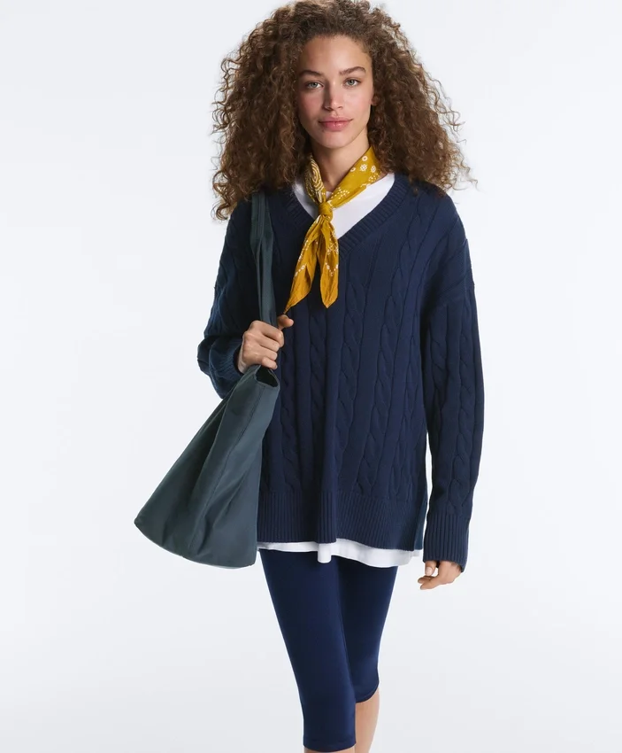 Camisola com decote em V em malha trançada 100% algodão Camisola com decote em V em malha trançada 100% algodão
