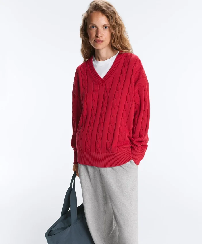 Camisola com decote em V em malha trançada 100% algodão Camisola com decote em V em malha trançada 100% algodão