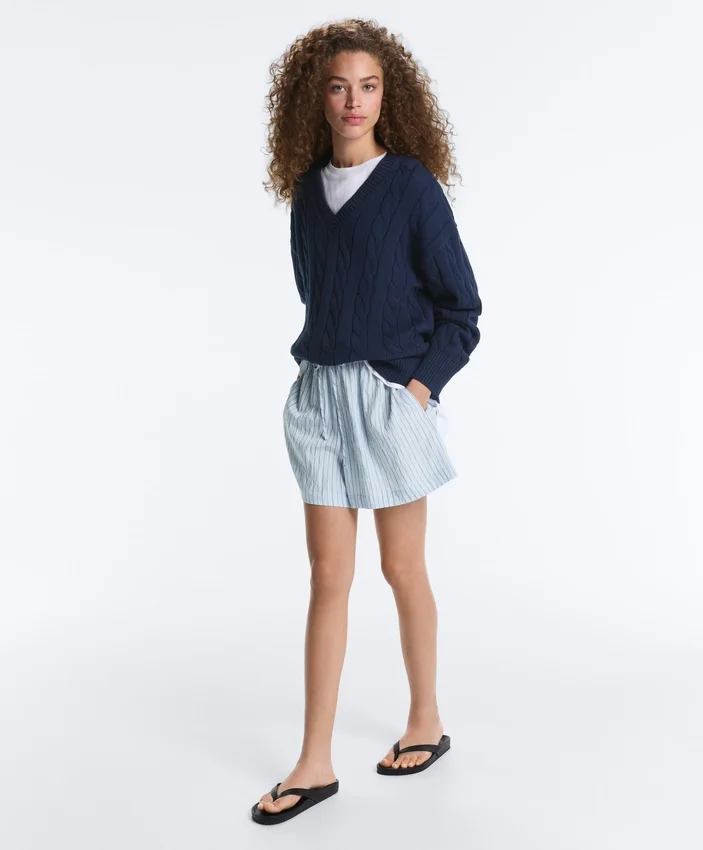 Camisola com decote em V em malha trançada 100% algodão Camisola com decote em V em malha trançada 100% algodão